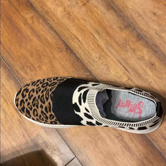 Shoes - Picture 2 of 3